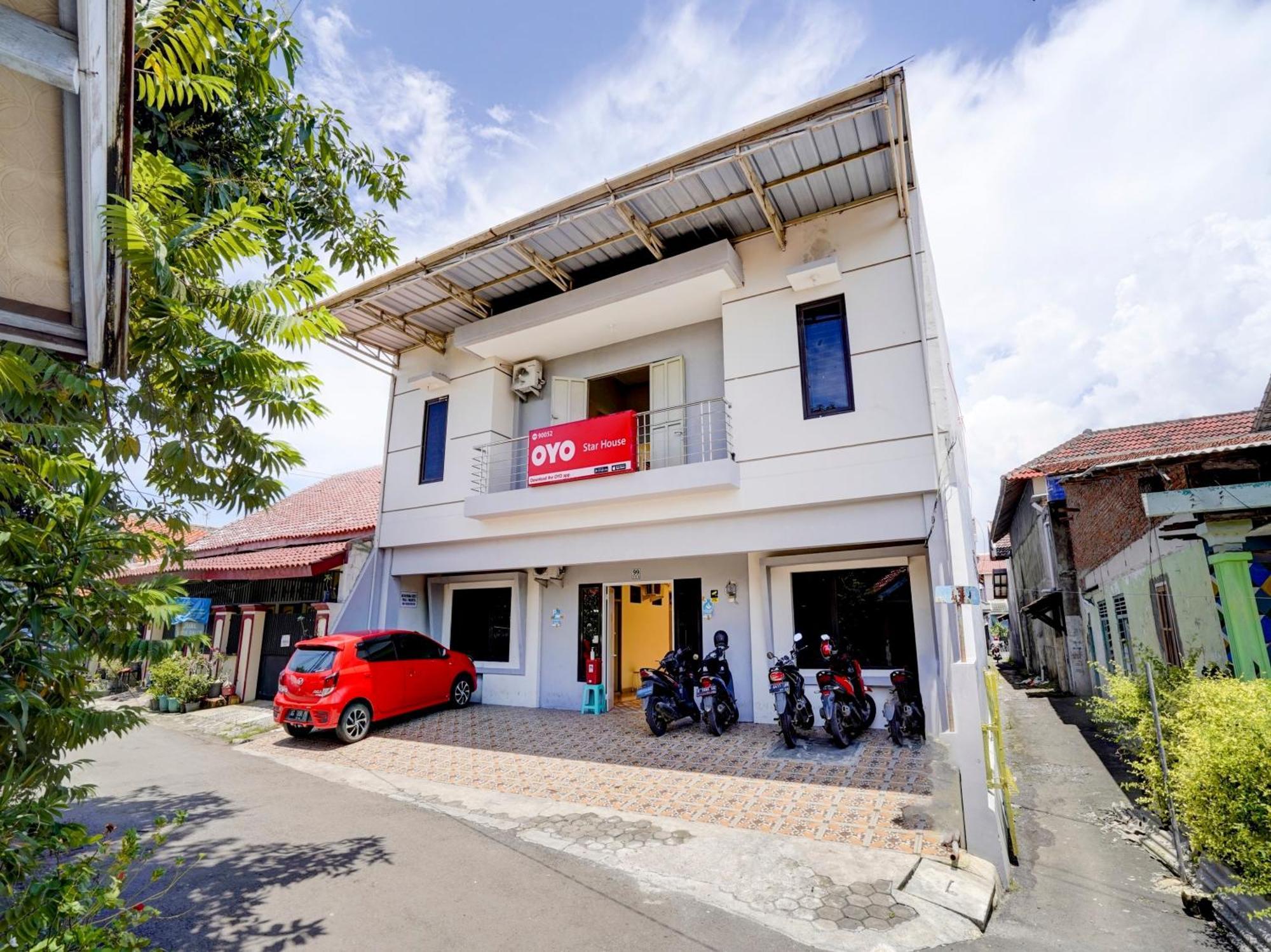 Hotel Oyo 90052 Star House Cirebon Exteriér fotografie
