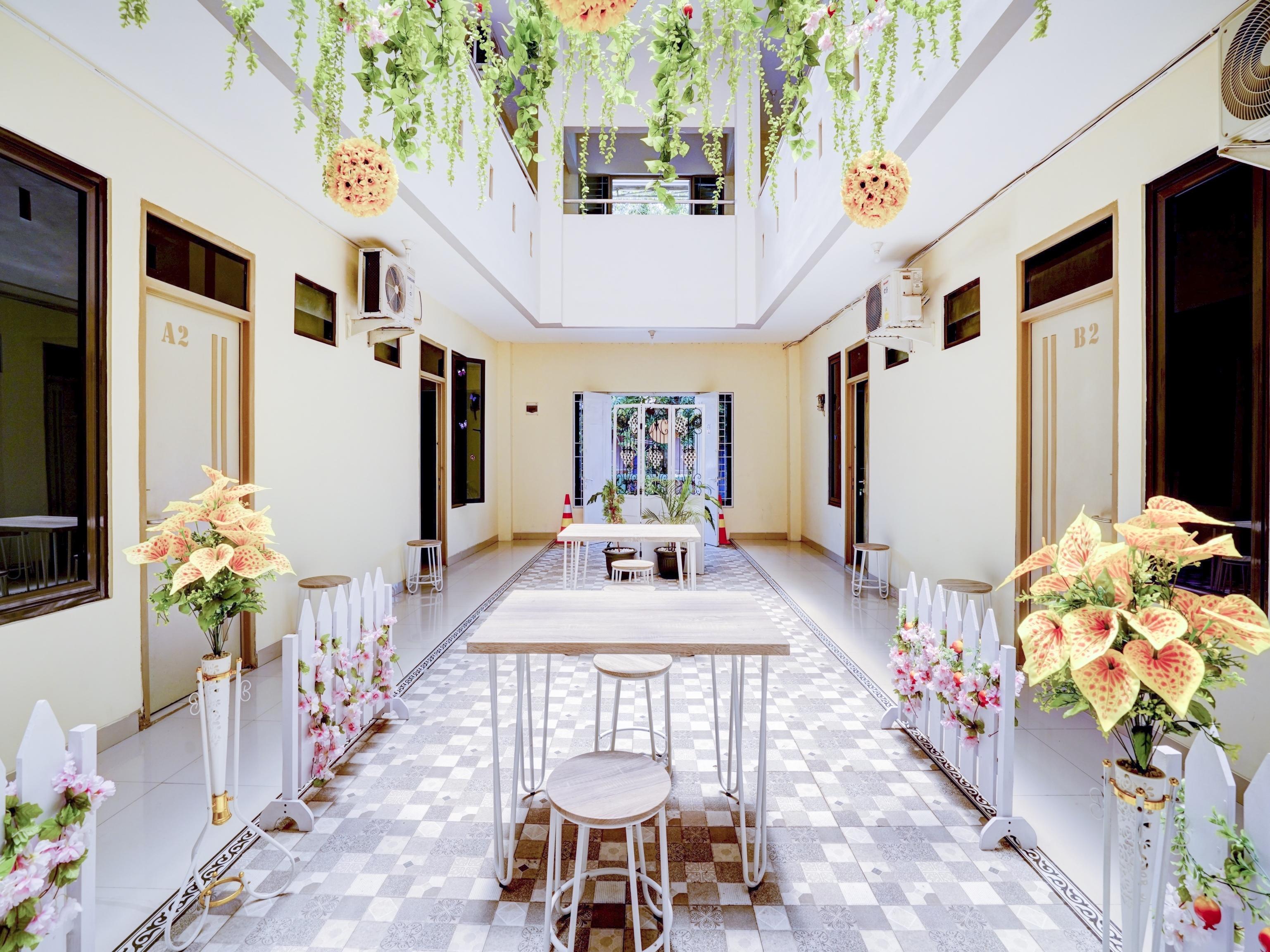 Hotel Oyo 90052 Star House Cirebon Exteriér fotografie